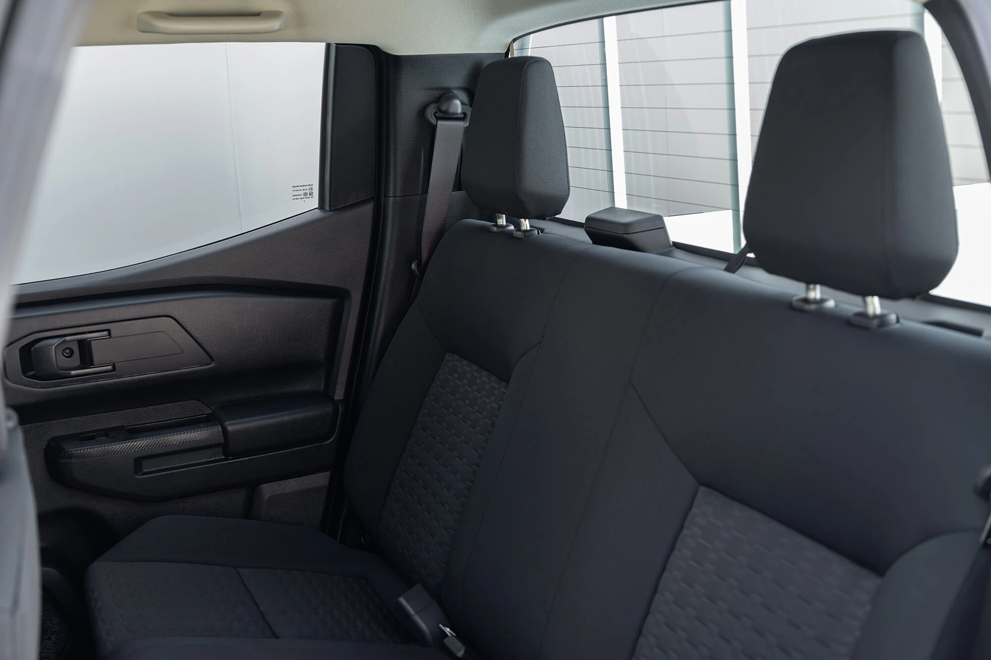 Mitsubishi L200 מכסה כפול אוטומטי לבן Mitsubishi L200 מכסה כפול אוטומטי לבן