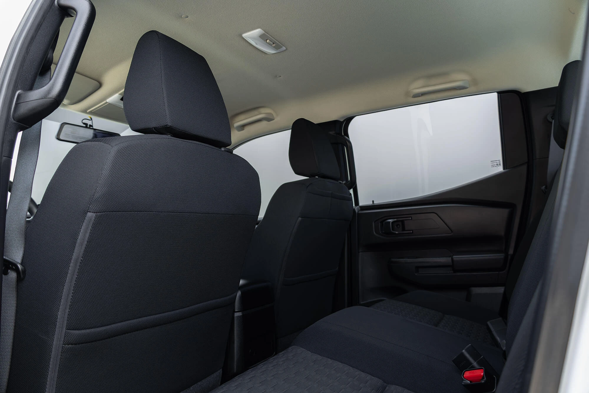 Mitsubishi L200 מכסה כפול אוטומטי לבן Mitsubishi L200 מכסה כפול אוטומטי לבן