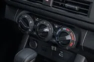 Mitsubishi L200 מכסה כפול אוטומטי לבן Mitsubishi L200 מכסה כפול אוטומטי לבן