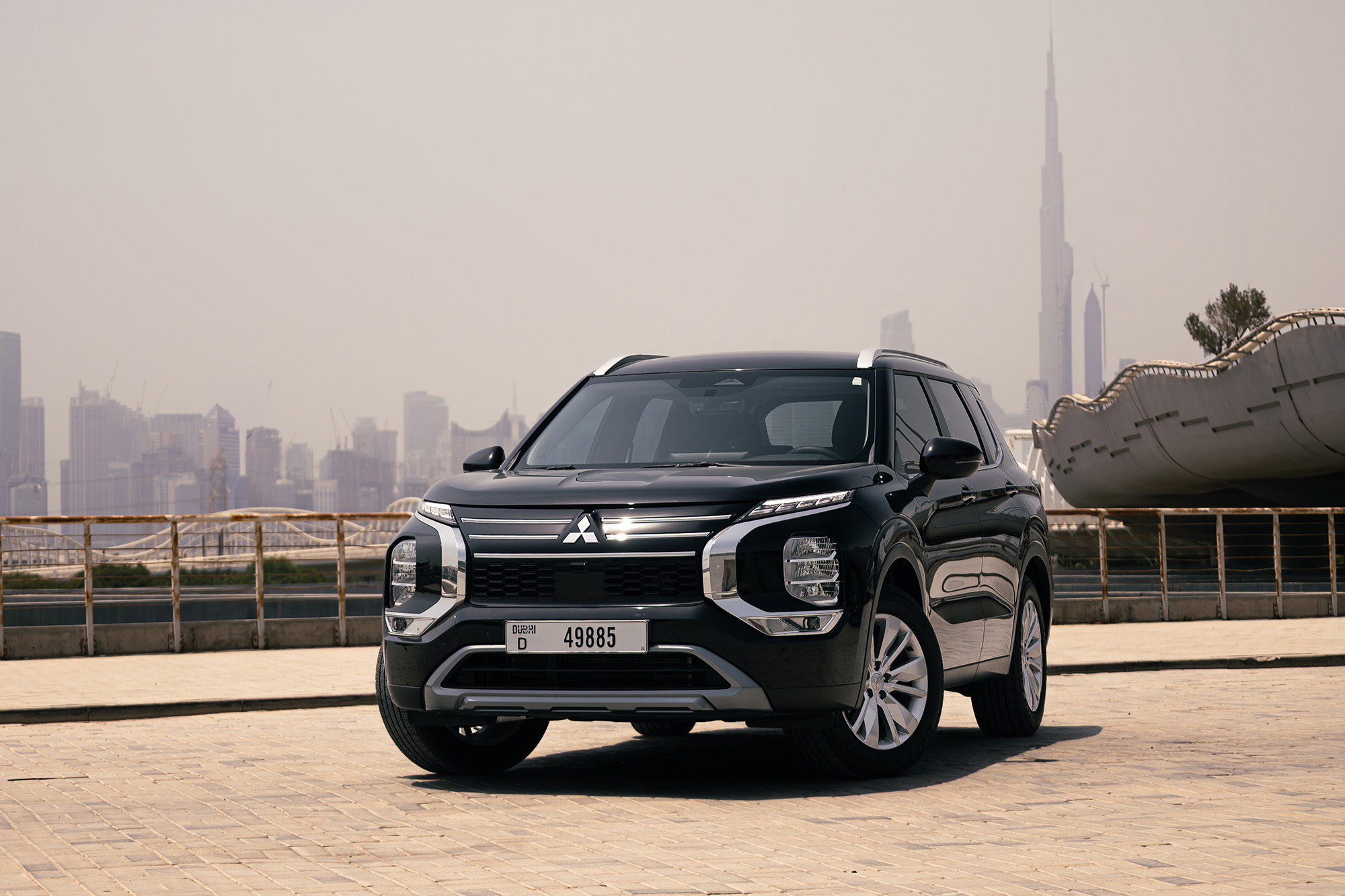 Mitsubishi אאוטלנדר שחור