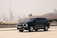 Mitsubishi אאוטלנדר שחור
