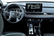 Mitsubishi אאוטלנדר שחור