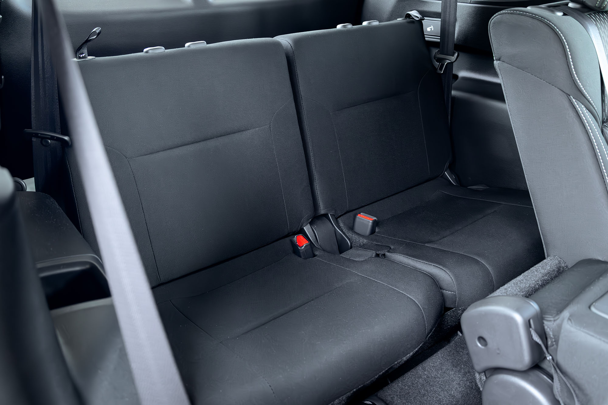 Mitsubishi אאוטלנדר שחור