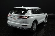 Mitshubishi Outlander White