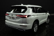 Mitshubishi Outlander White