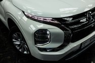Mitshubishi Outlander White