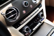 Rolls Royce سبيكتر بلاك كرز أسود اللون الأسود
