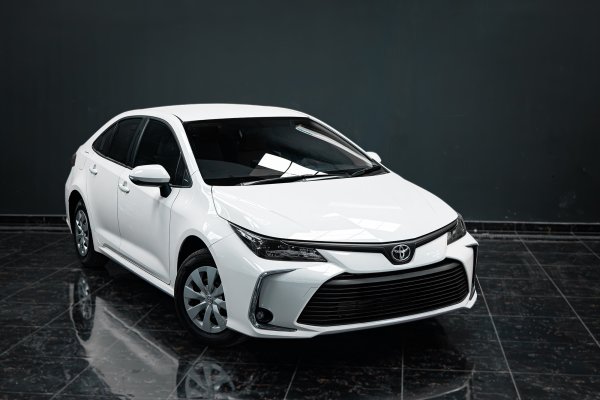 Toyota Corolla أبيض