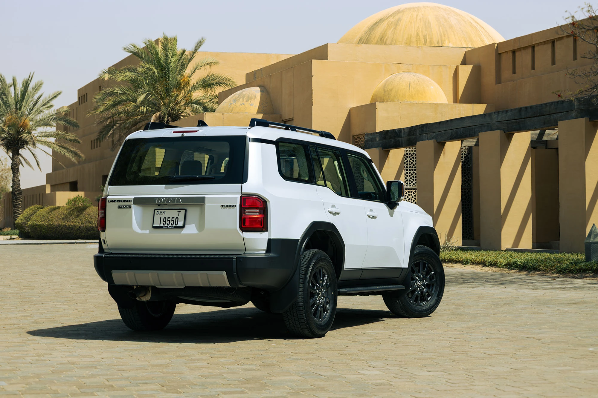 Toyota פראדו מהדור החדש, לבן פנינה