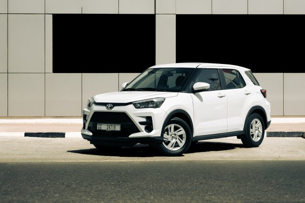 Toyota رايز لؤلؤة بيضاء رايز