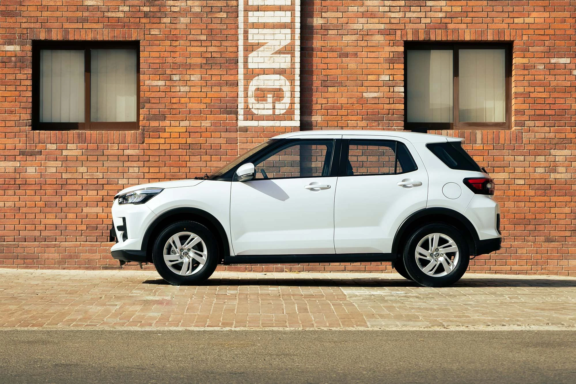 Toyota Raize Vit Pärla