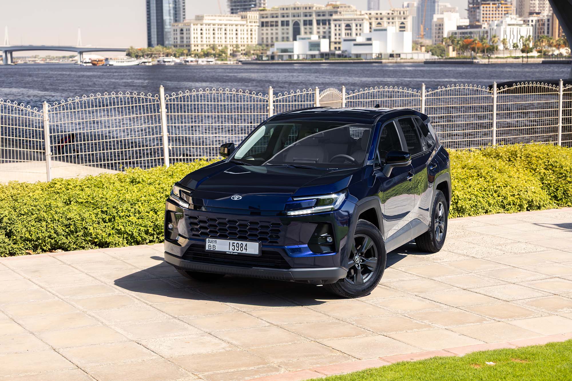 Toyota RAV4 דור חדש, כחול כהה Toyota RAV4 דור חדש, כחול כהה