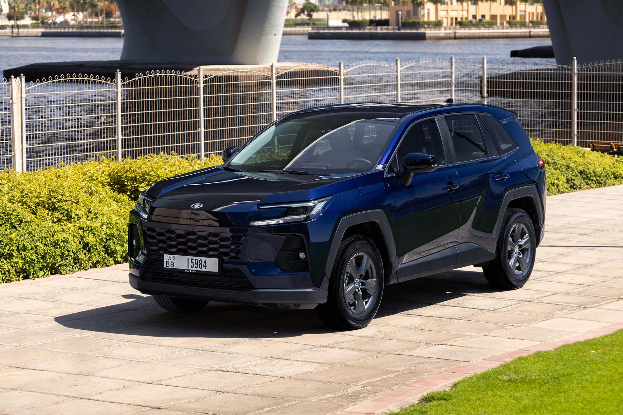 Toyota RAV4 דור חדש, כחול כהה Toyota RAV4 דור חדש, כחול כהה