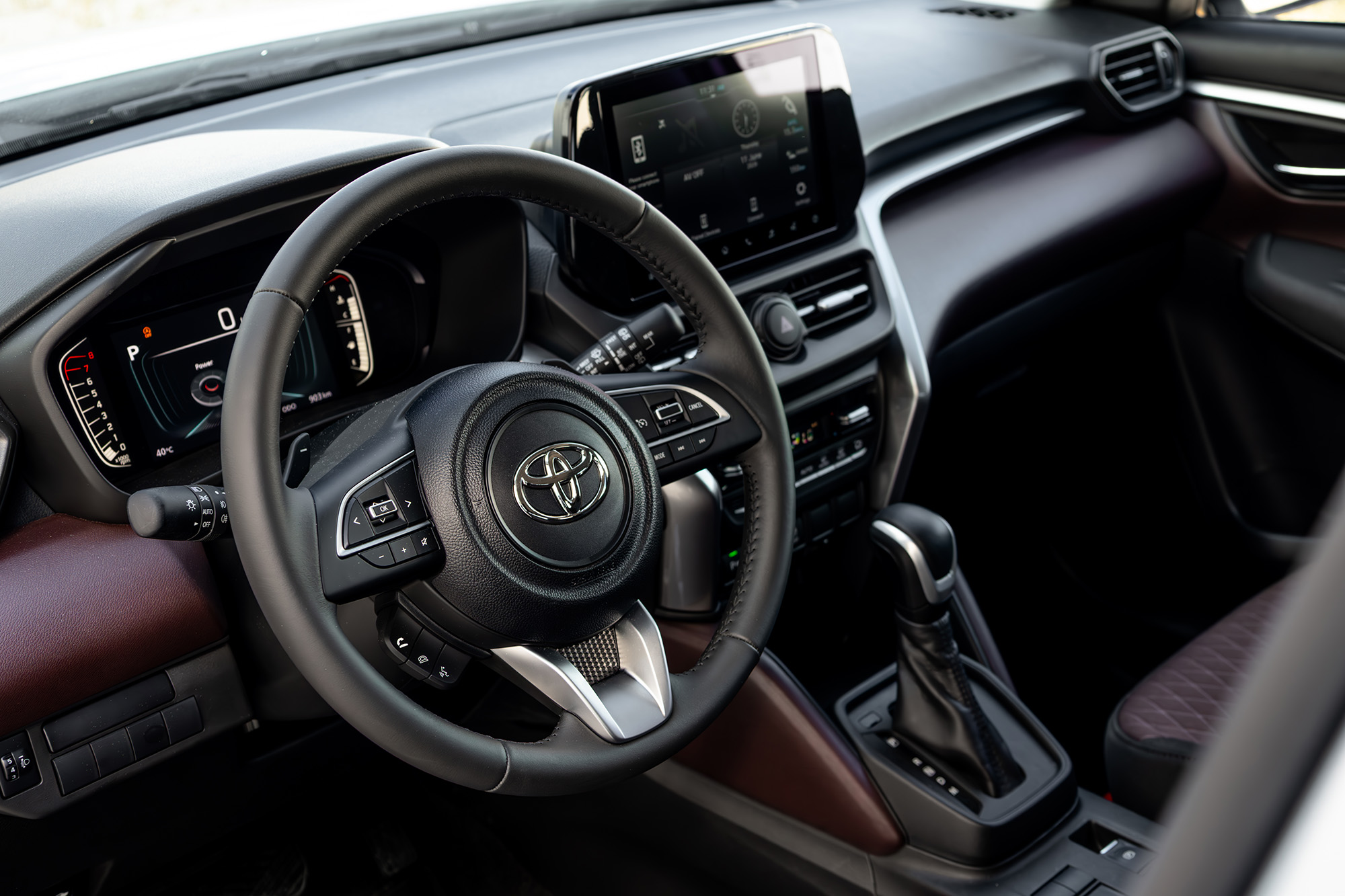 Toyota 城市巡洋舰 银色