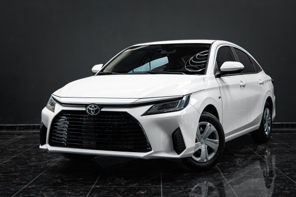 Toyota Yaris الجيل الجديد الأبيض Toyota Yaris
