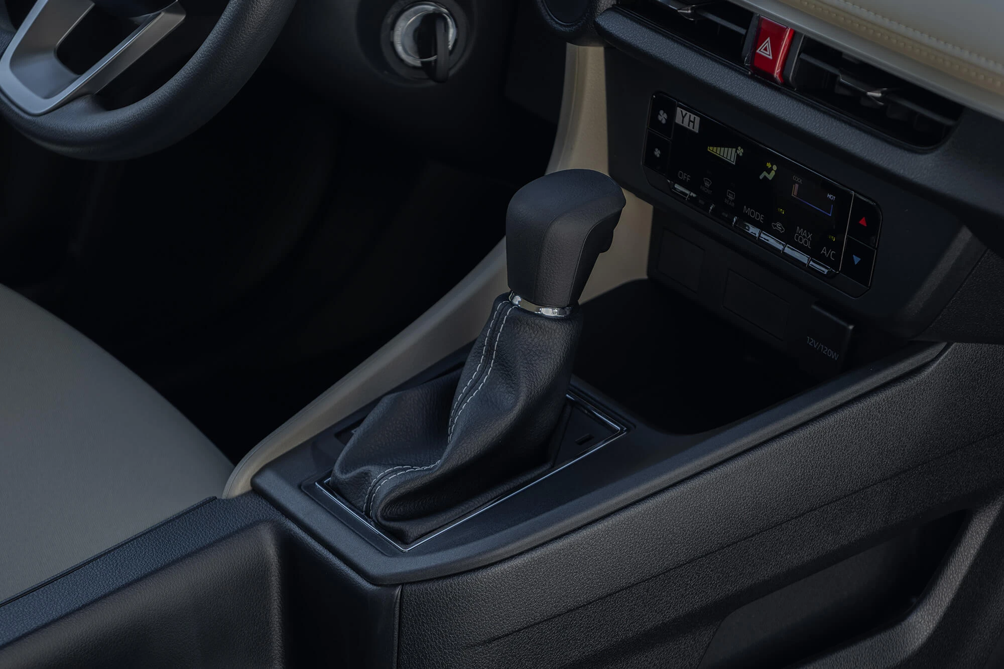 Toyota Yaris דור חדש לבן