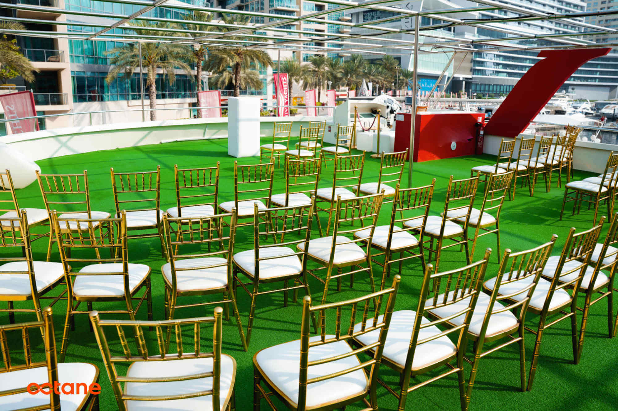 Casa flotante de cristal de 125 pies Casa flotante de cristal de 125 pies