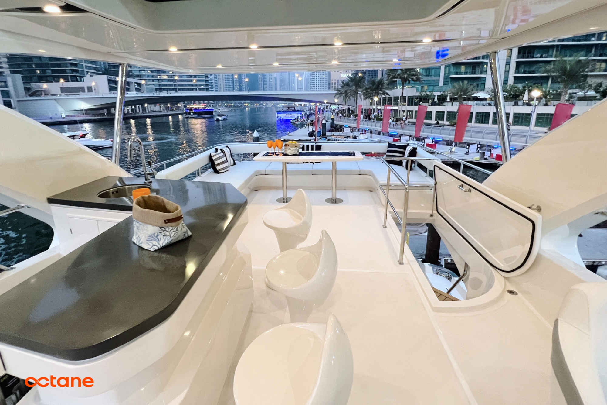 Aquitalia 68 Flybridge Aquitalia 68 Flybridge