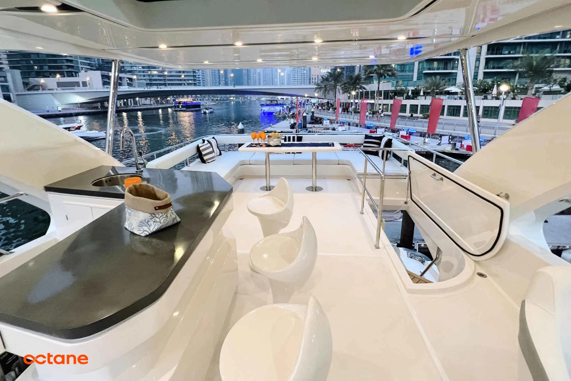 Aquitalia 68 Flybridge Aquitalia 68 Flybridge