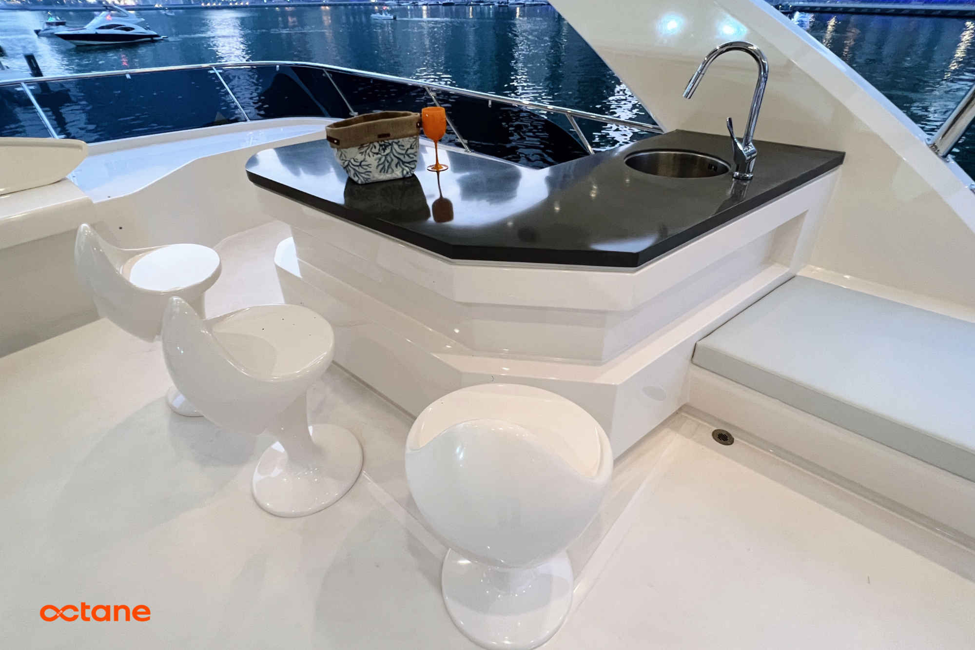 Aquitalia 68 Flybridge Aquitalia 68 Flybridge