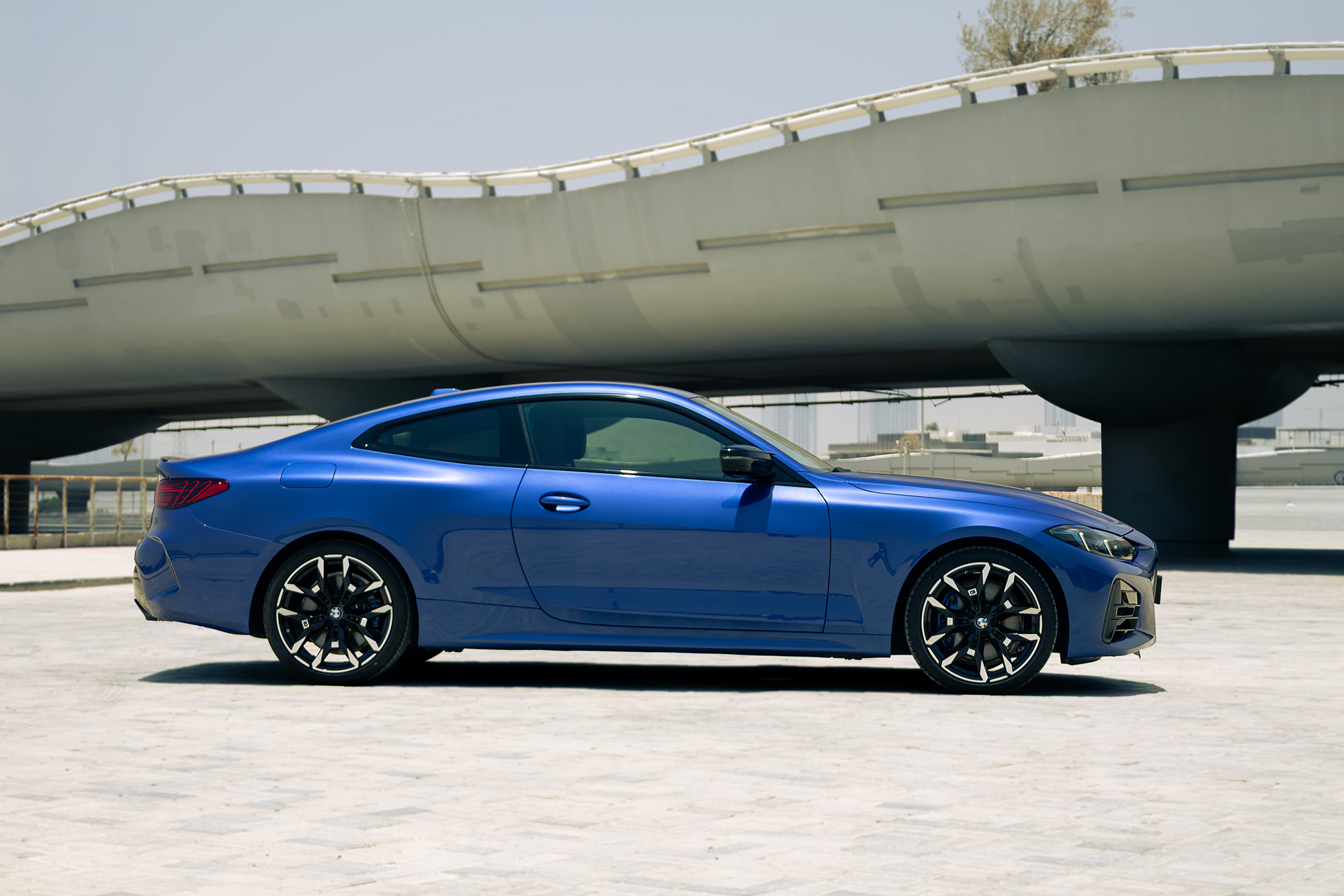 BMW M440 קופה כחול BMW M440 קופה כחול