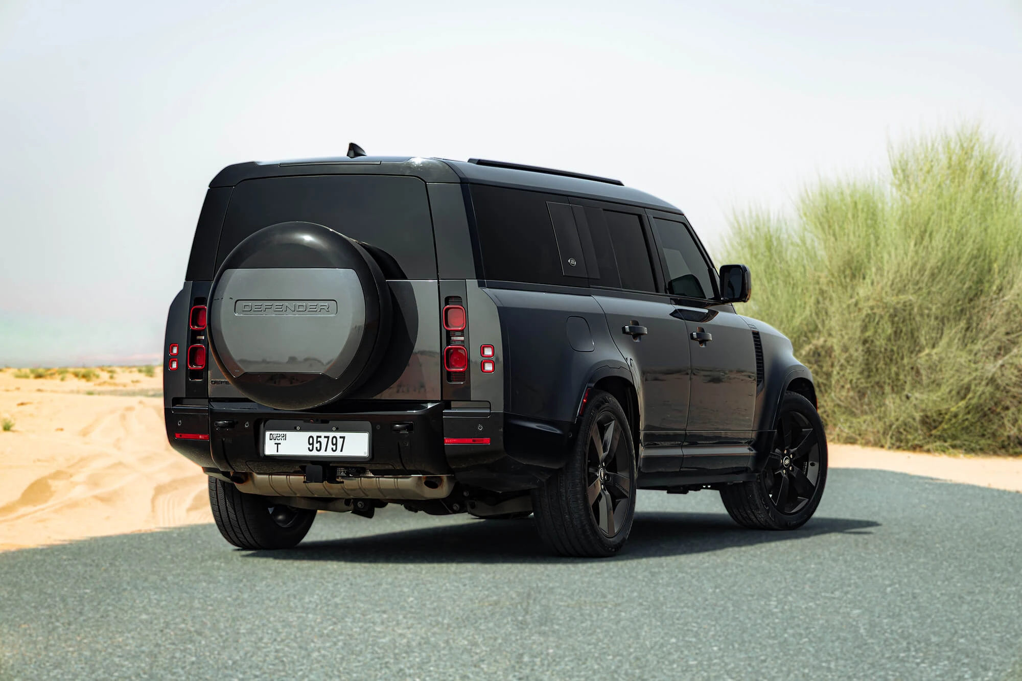 Land Rover Defender 130 אפור