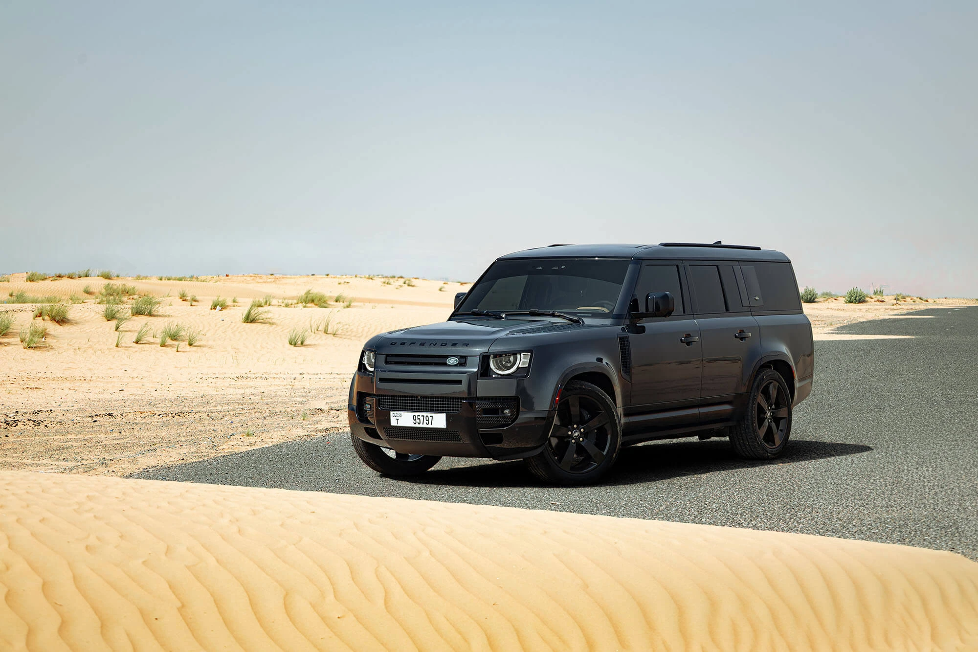 Land Rover Defender 130 אפור