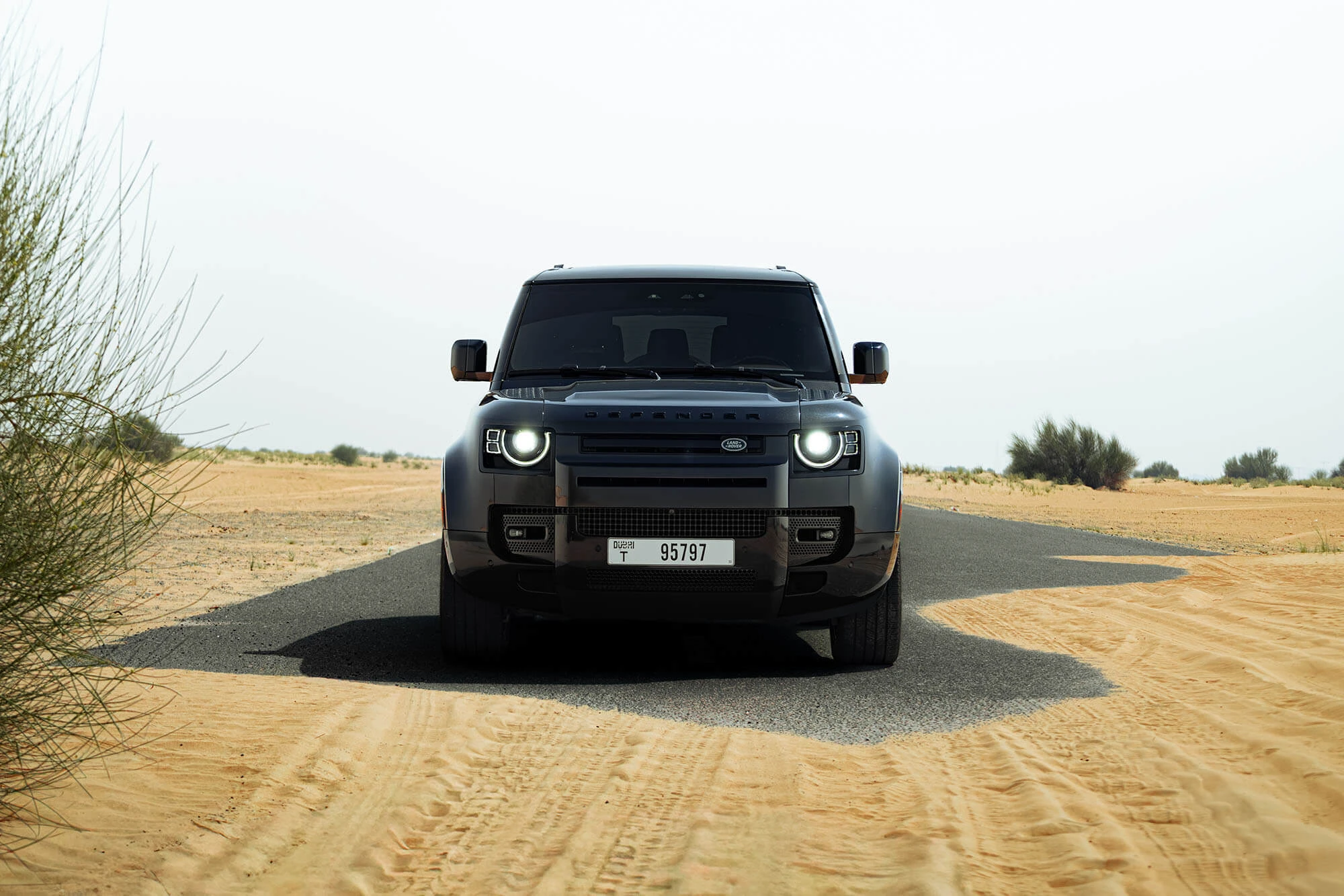 Land Rover Defender 130 אפור