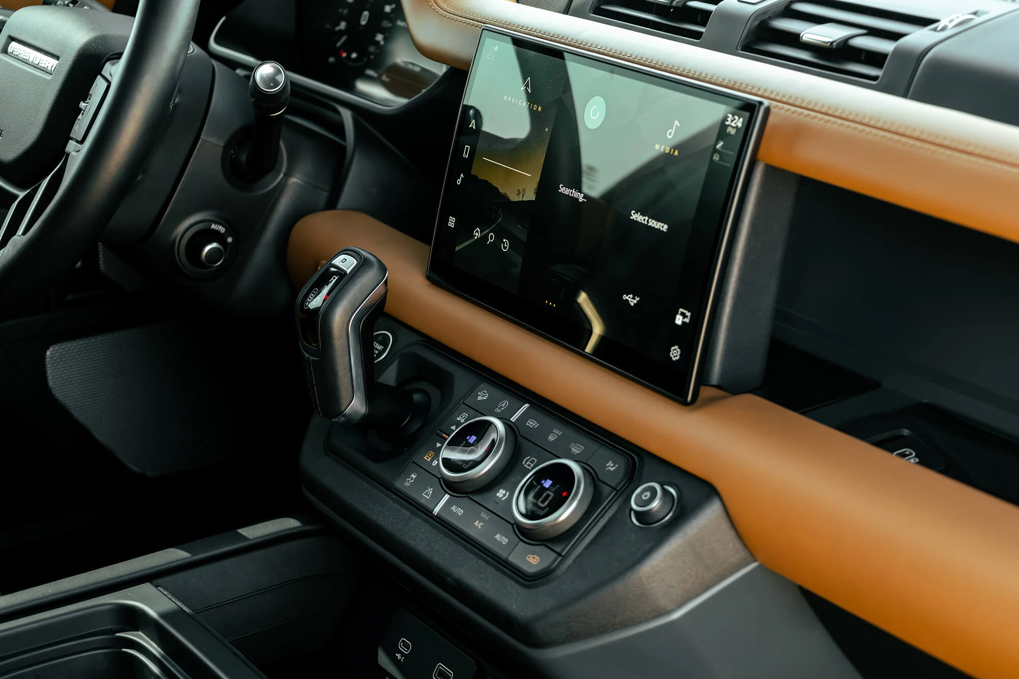 Land Rover Defender 130 אפור