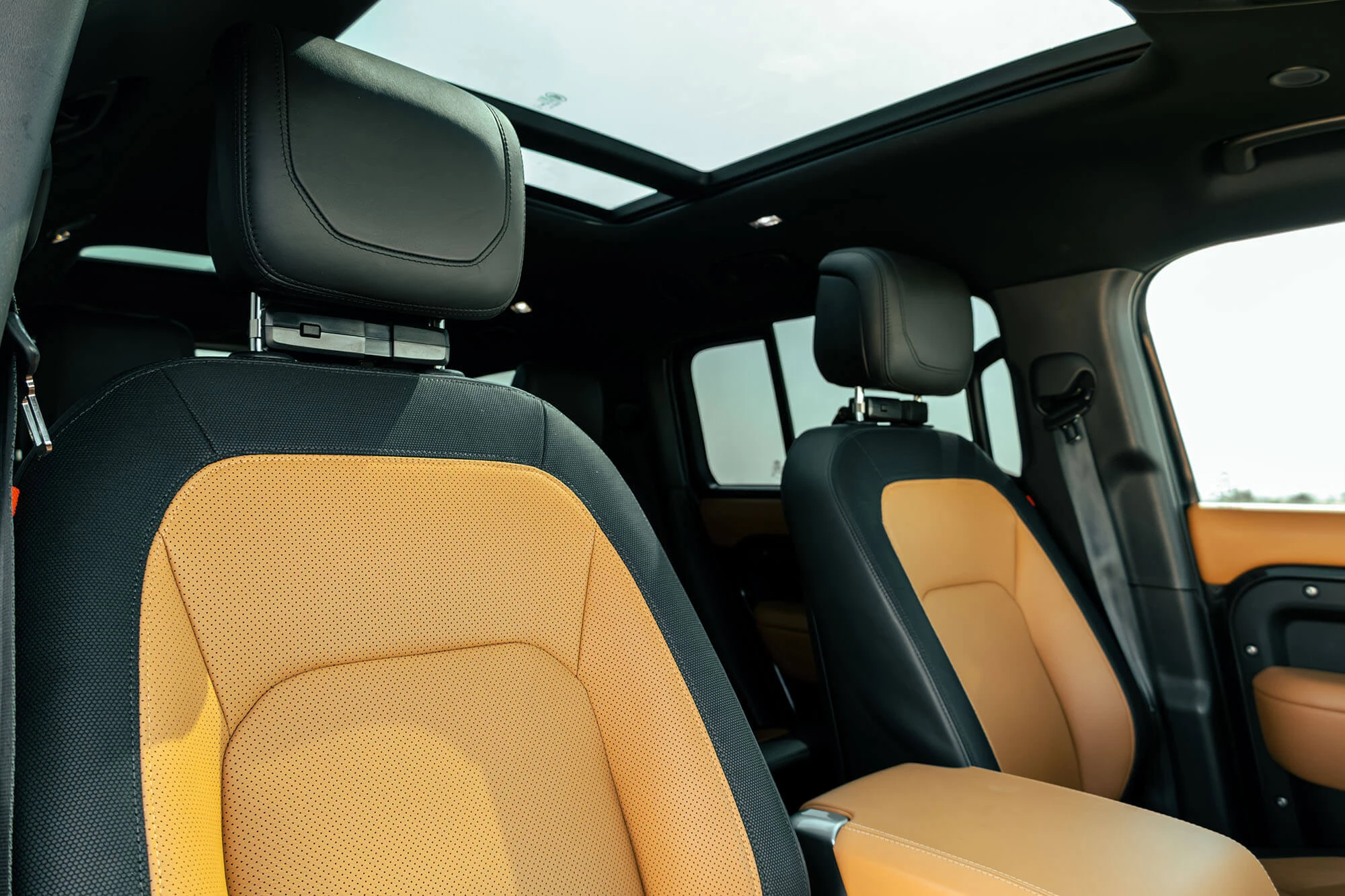 Land Rover Defender 130 אפור