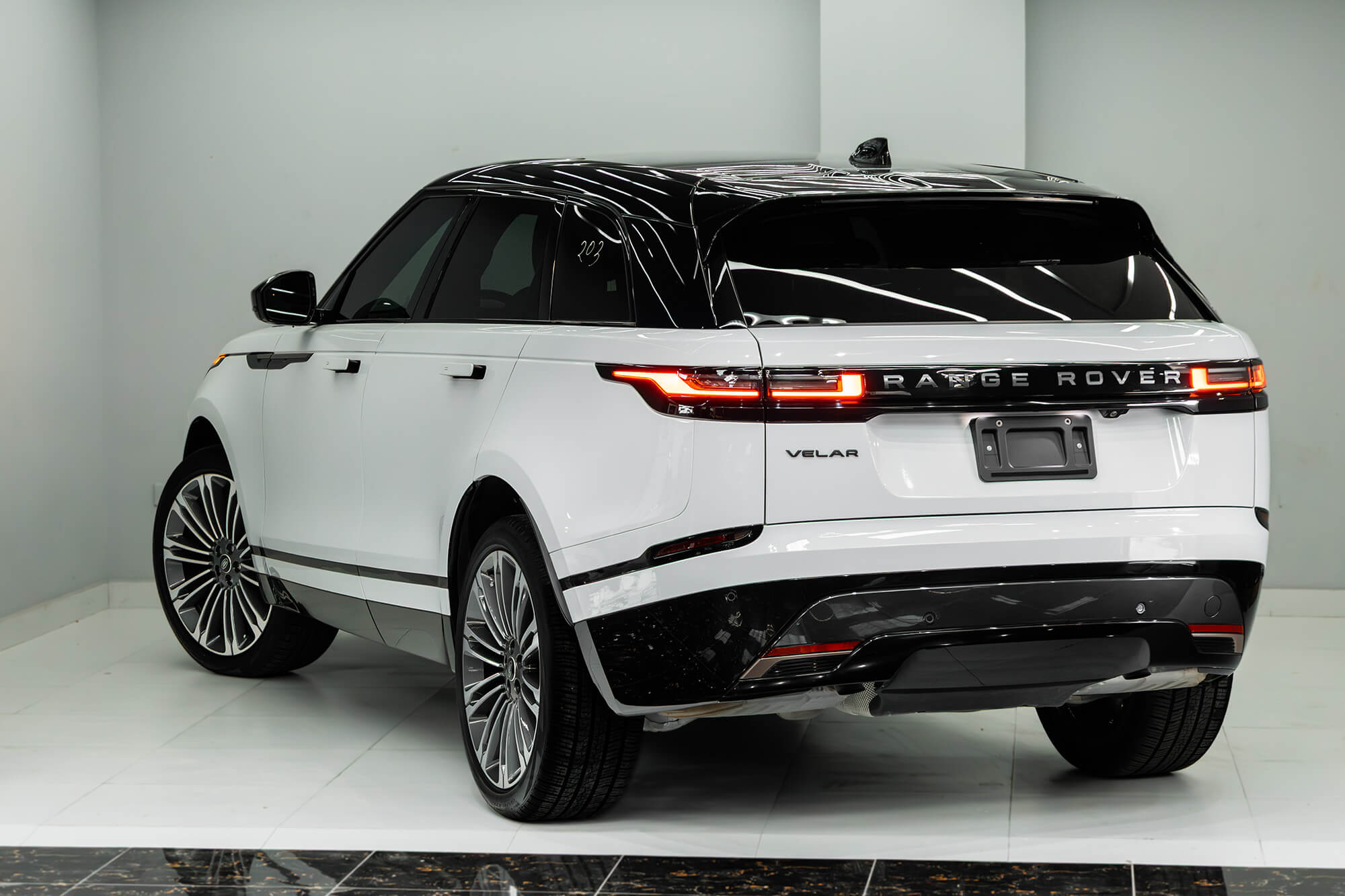 Land Rover Range Rover Velar Blanc