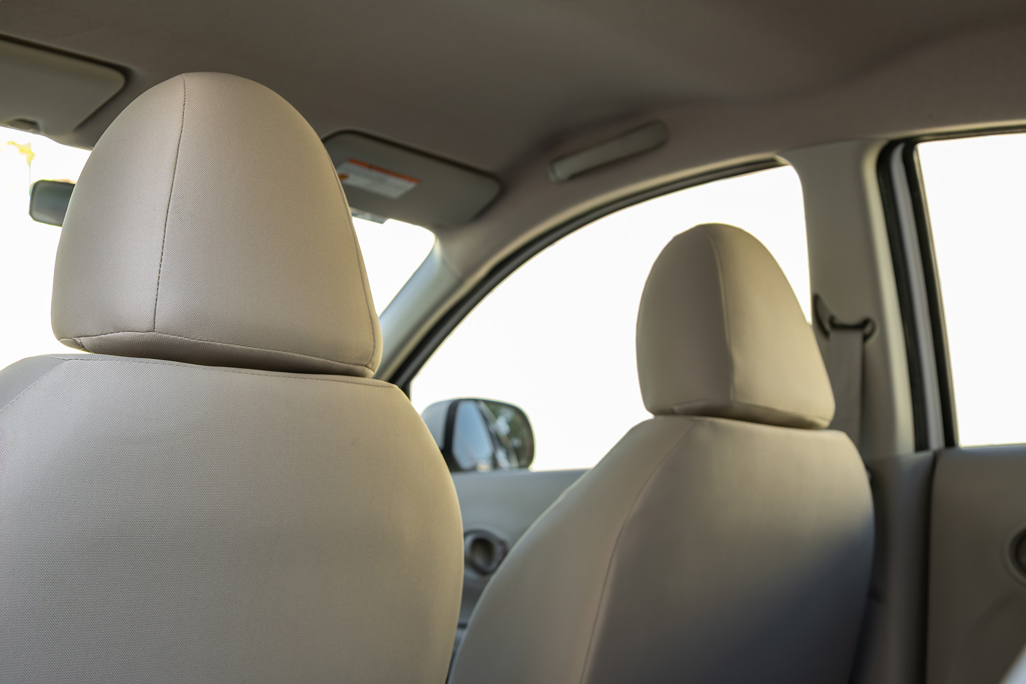 日产阳光白