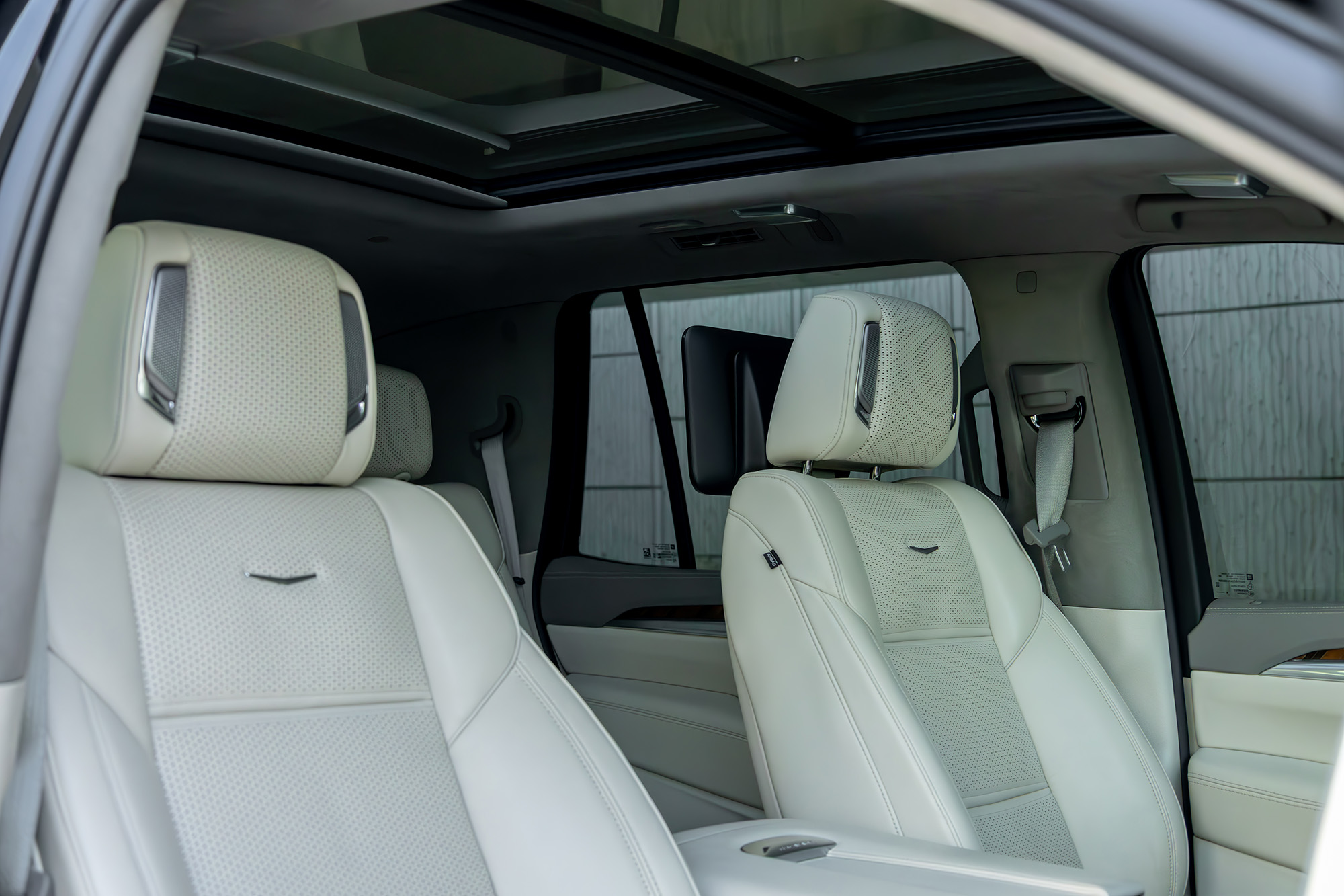 Cadillac Escalade דור חדש שחור
