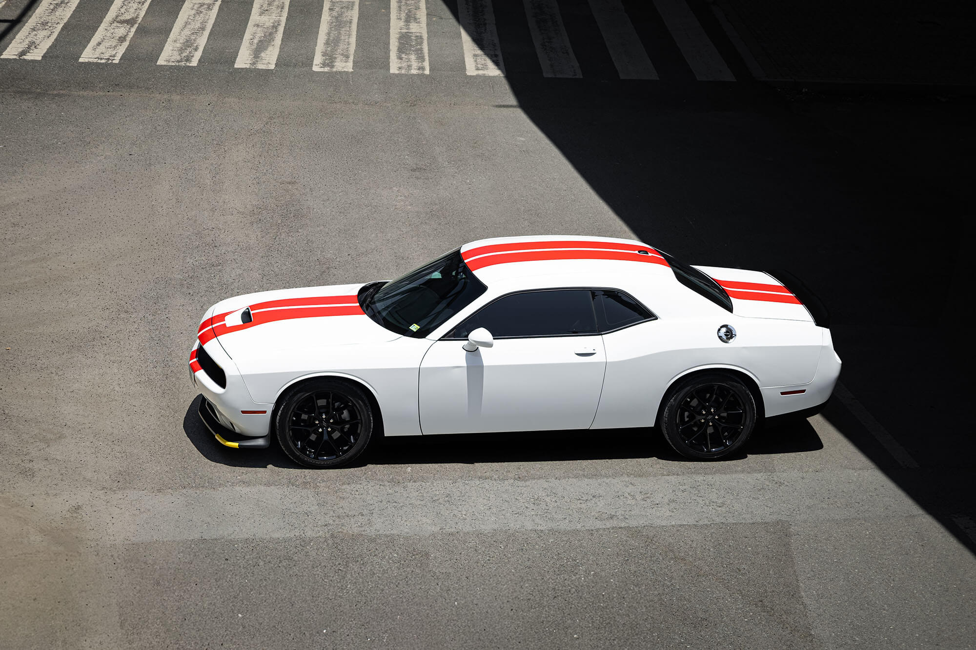 Dodge Challenger GT לבן-אדום Dodge Challenger GT לבן-אדום