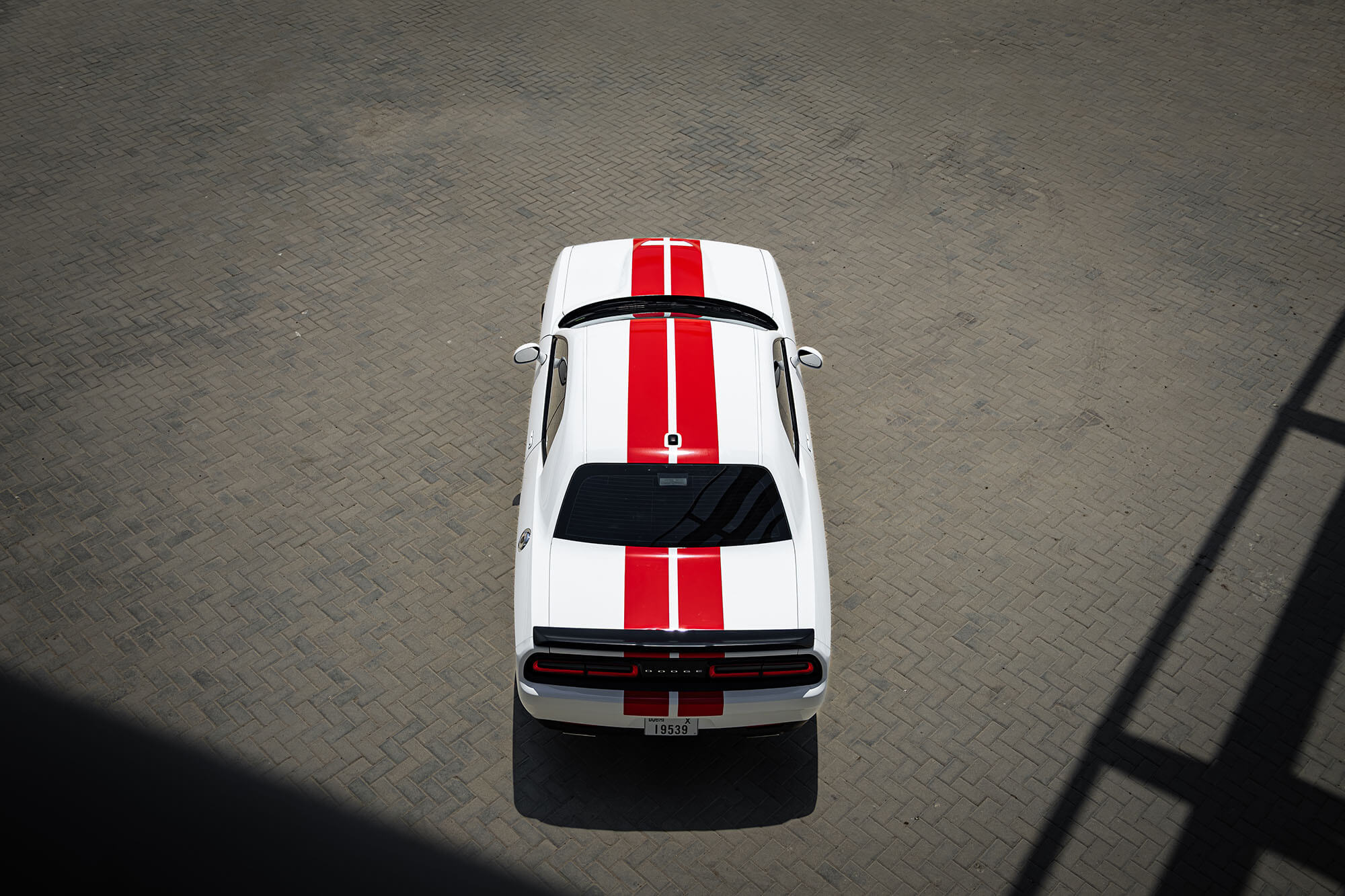 Dodge Challenger GT לבן-אדום Dodge Challenger GT לבן-אדום