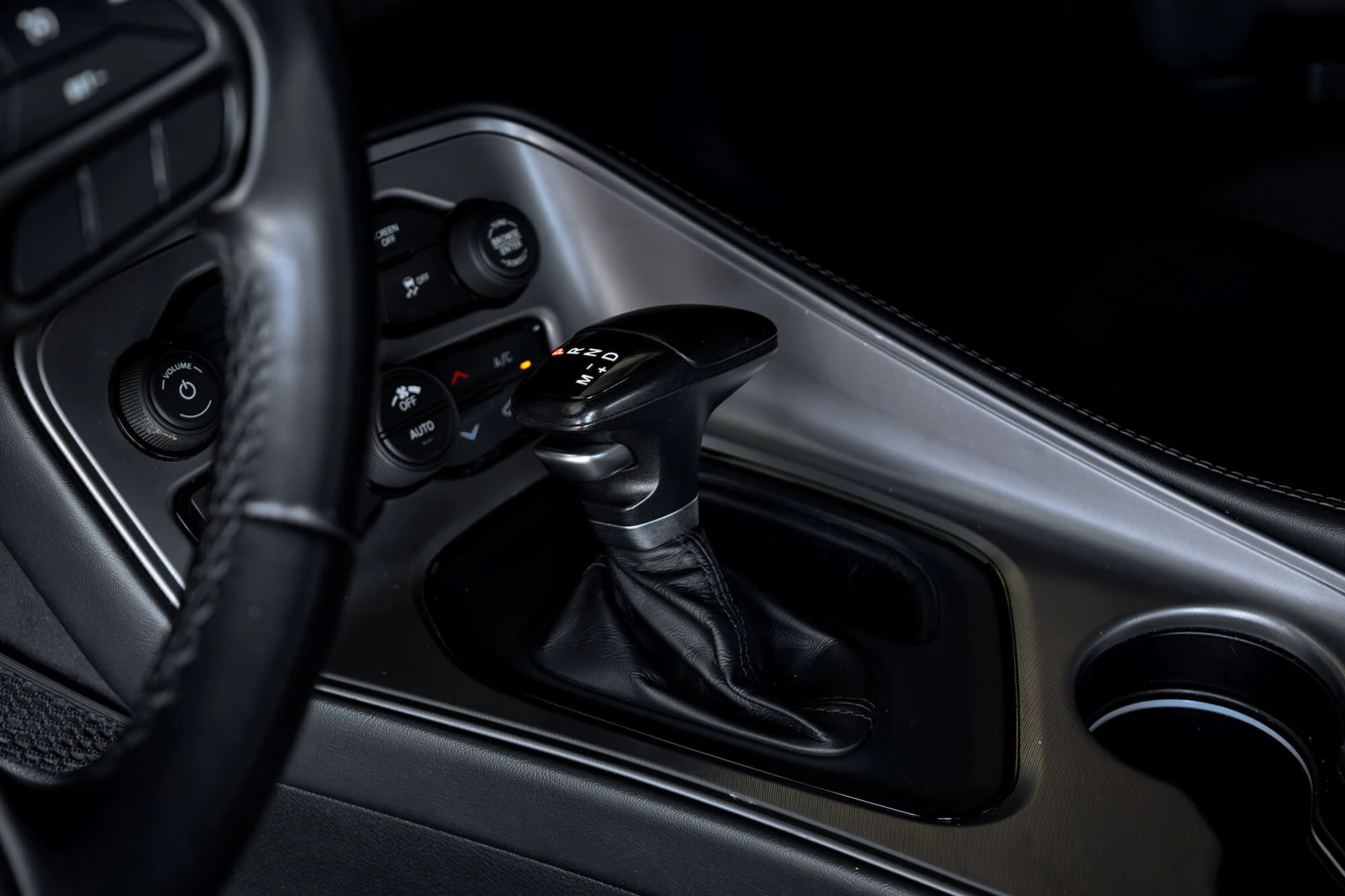 Dodge Challenger GT Beyaz Kırmızı Dodge Challenger GT Beyaz Kırmızı