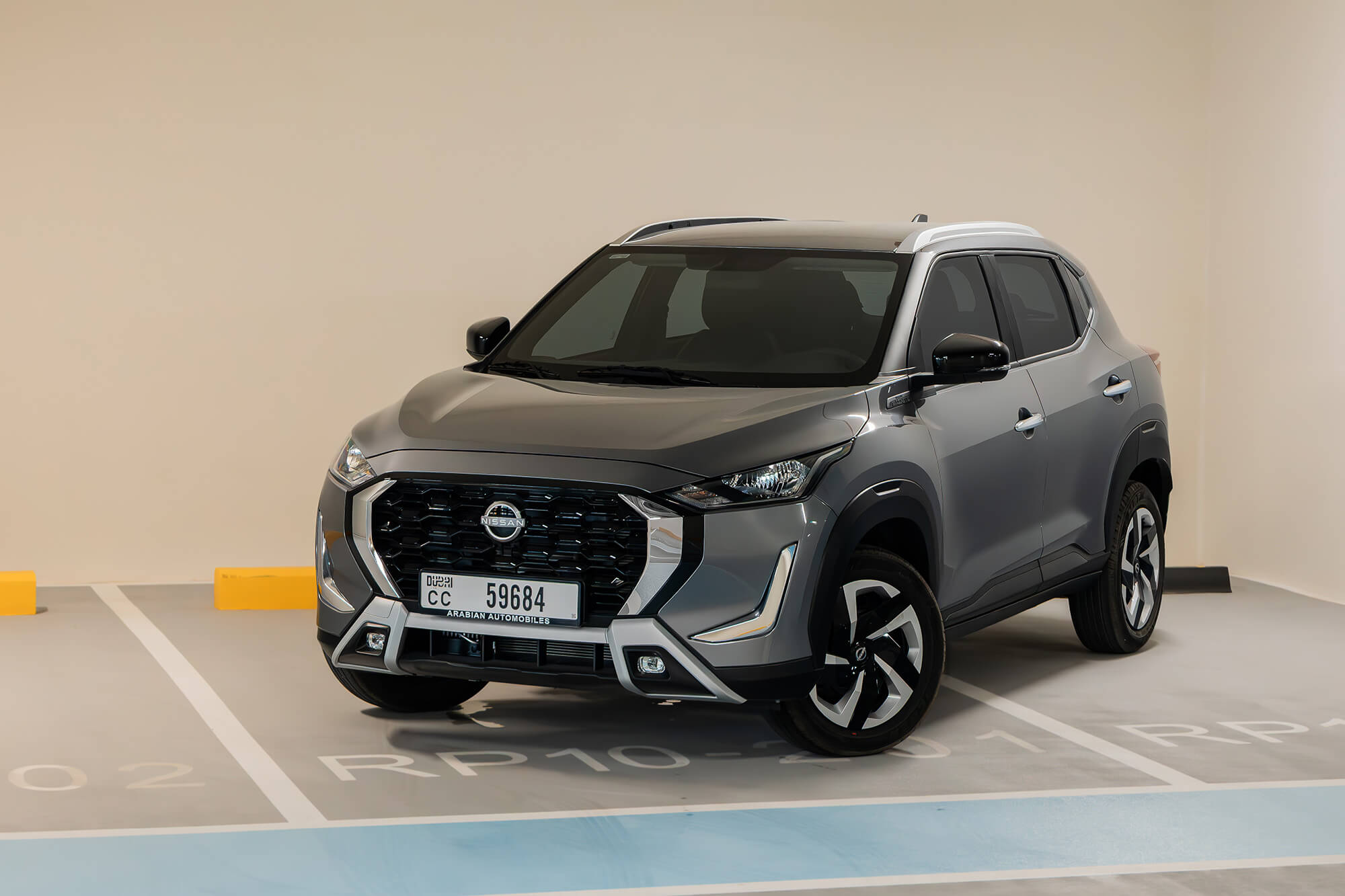 Nissan Magnitgrå Nissan Magnitgrå