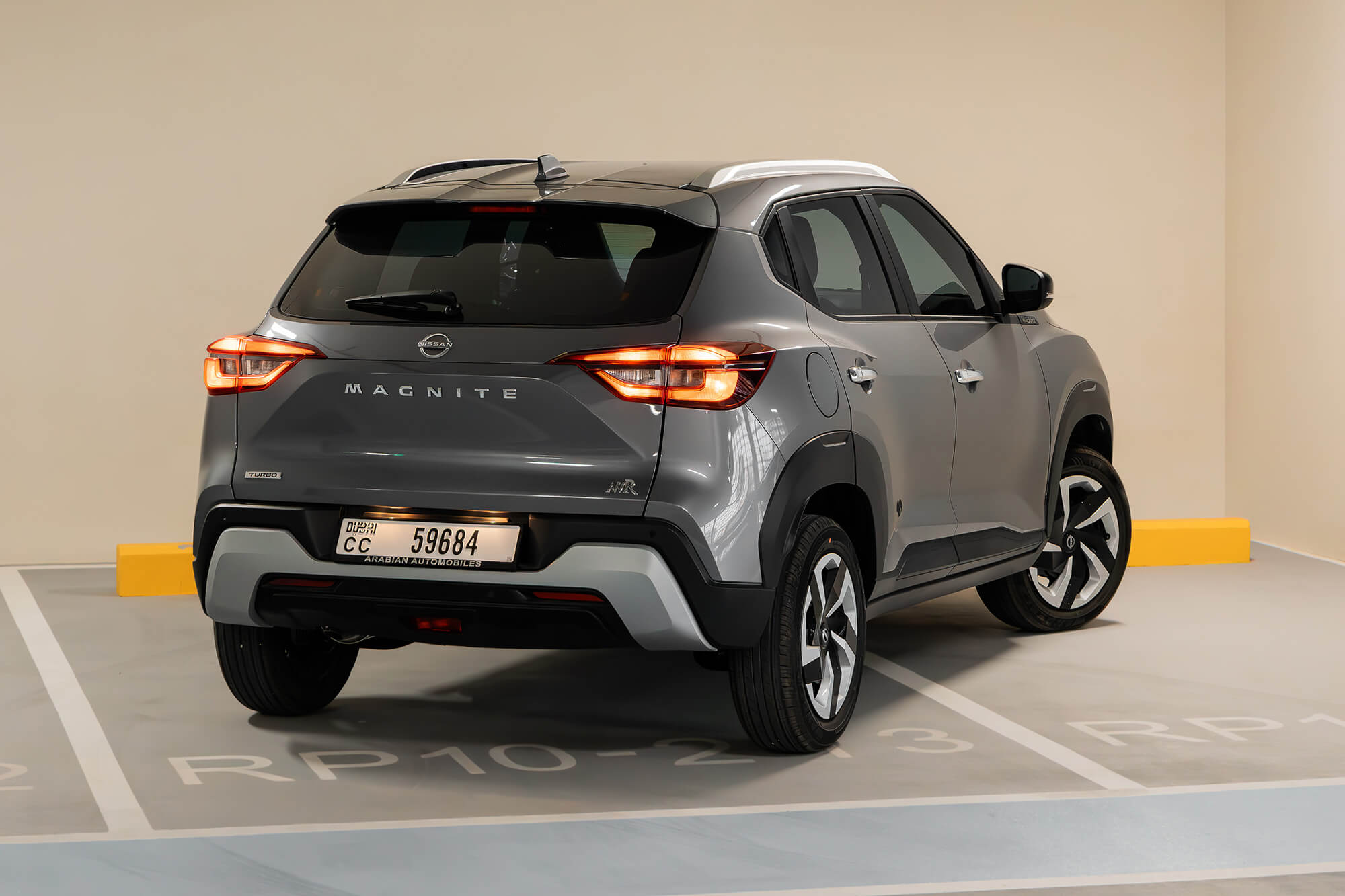 Nissan Magnitgrå Nissan Magnitgrå