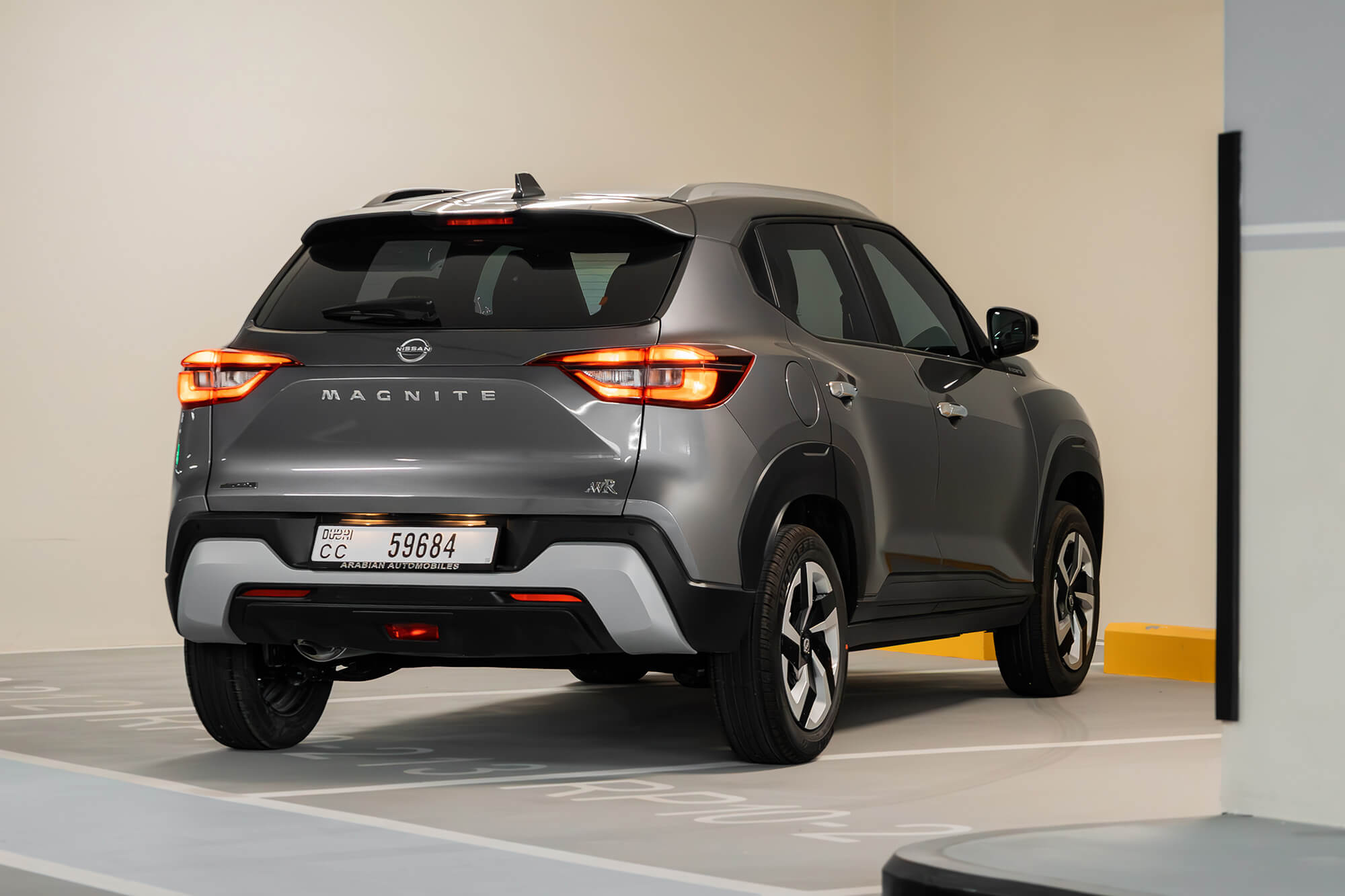 Nissan Magnitgrå Nissan Magnitgrå