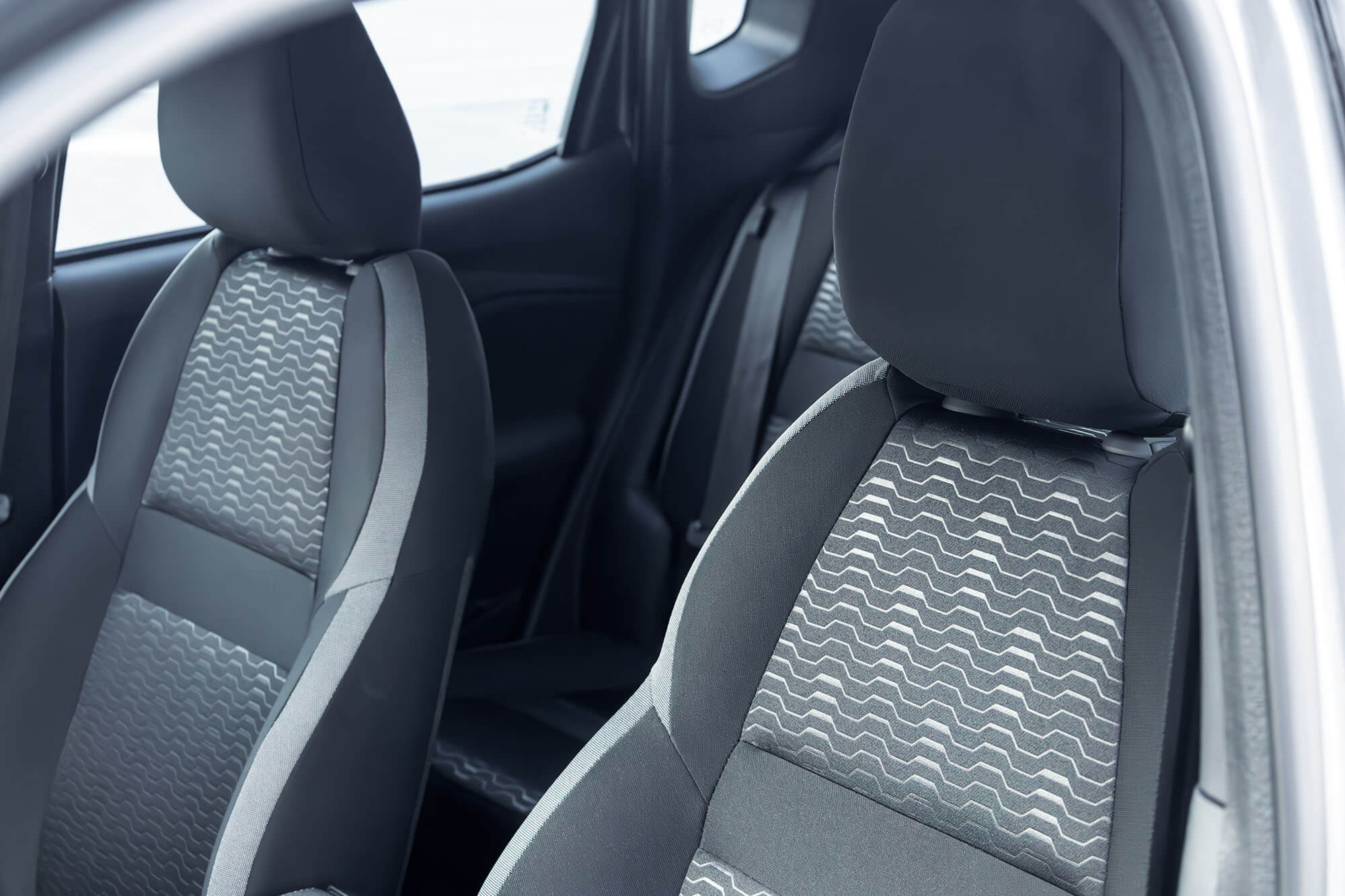 Nissan Magnitgrå Nissan Magnitgrå
