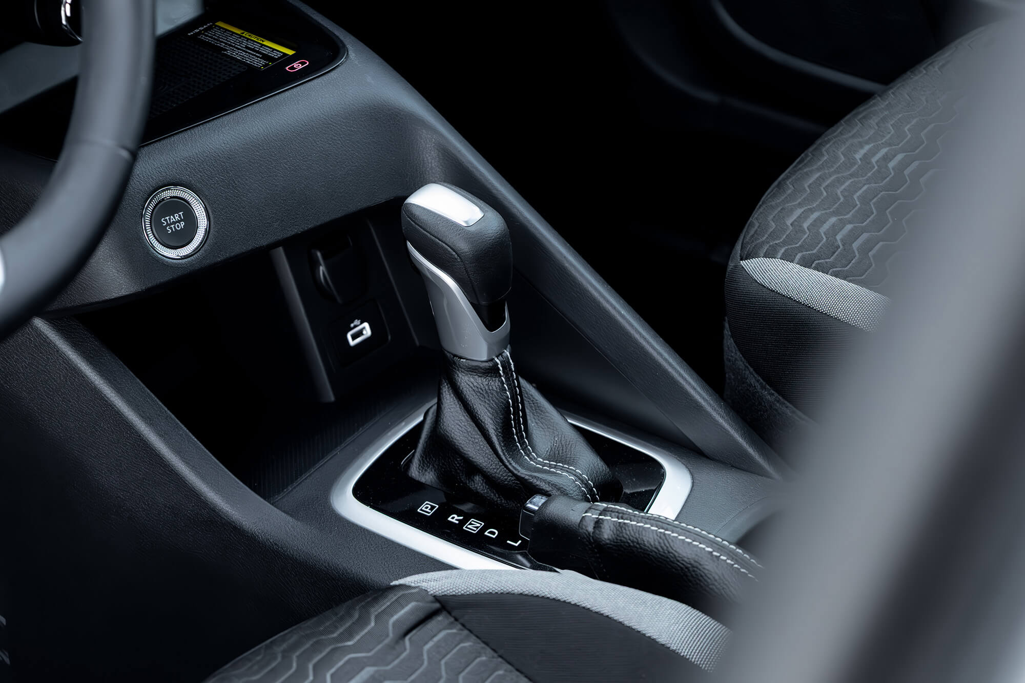 Nissan Magnitgrå Nissan Magnitgrå