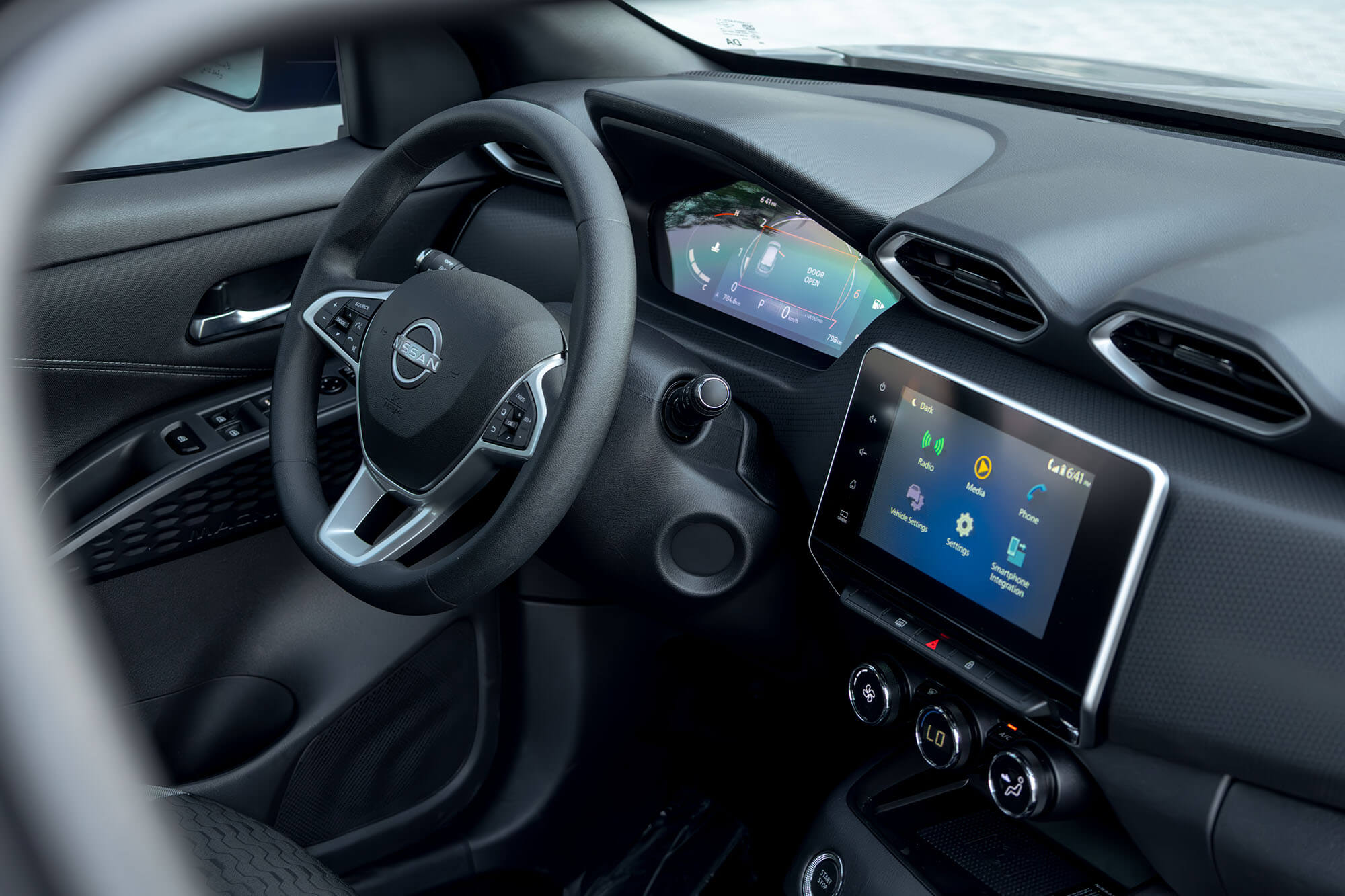 Nissan Magnitgrå Nissan Magnitgrå
