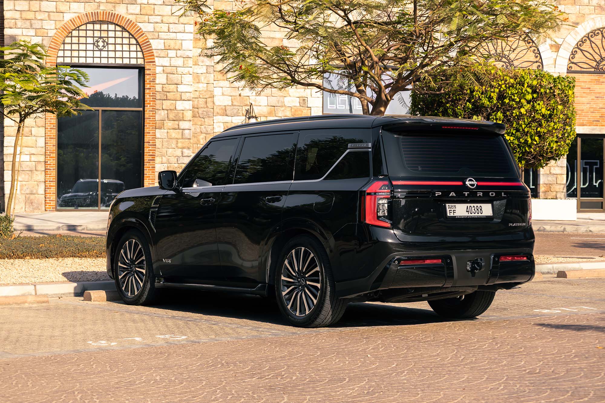 Nissan Patrol מהדור החדש, שחור פלטינה