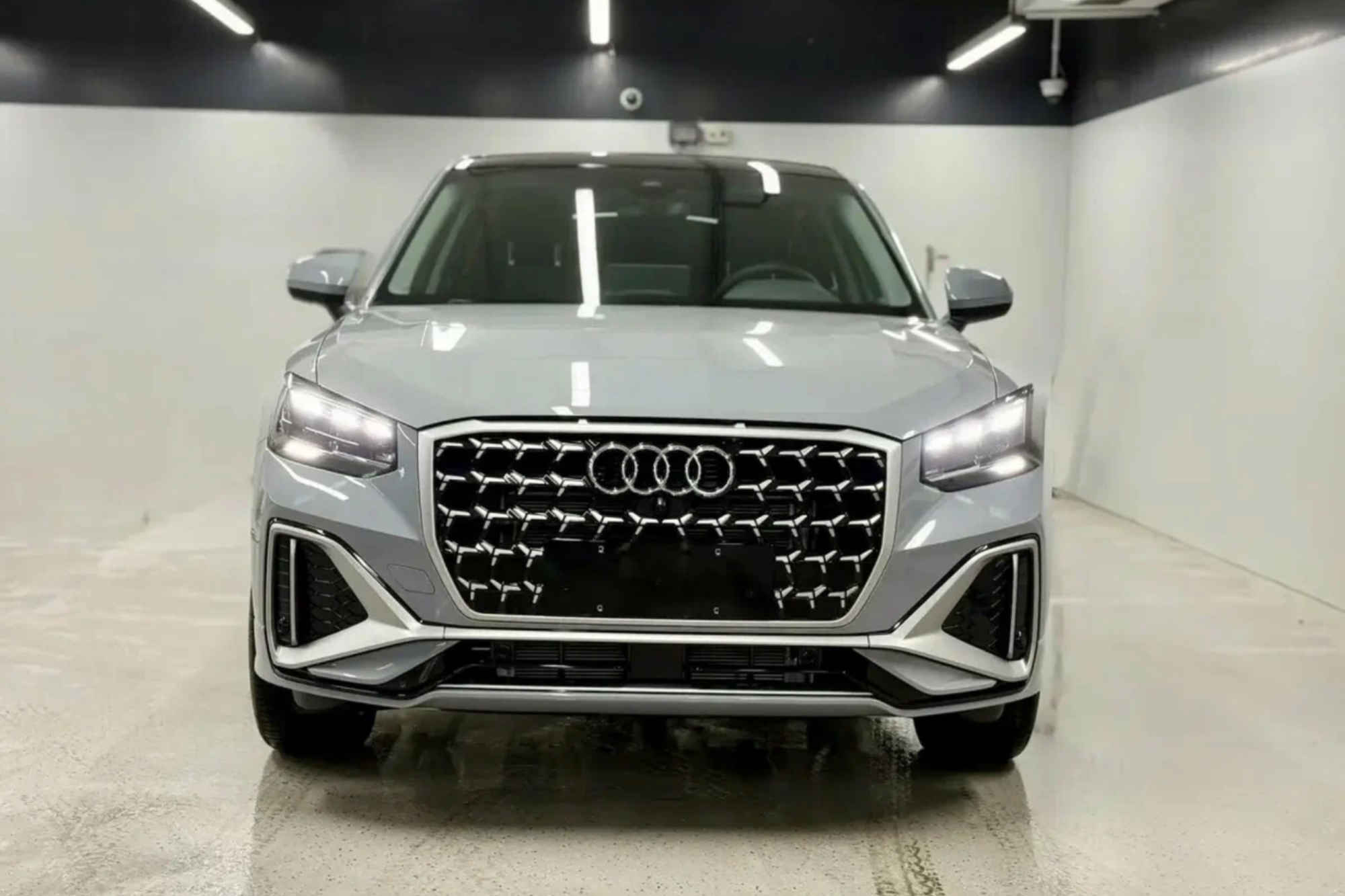 Audi Q2 Grå