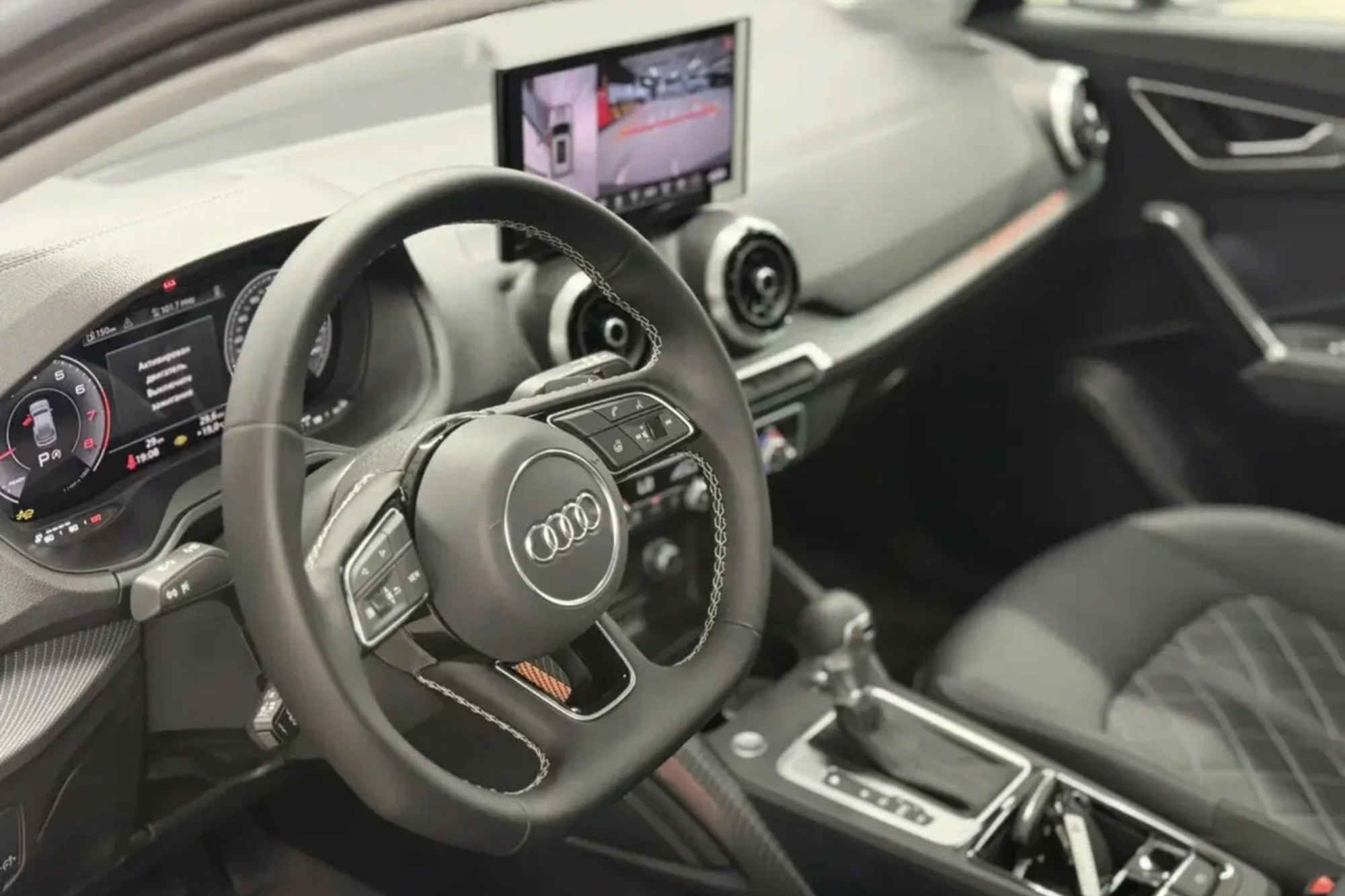 Audi Q2 Grå