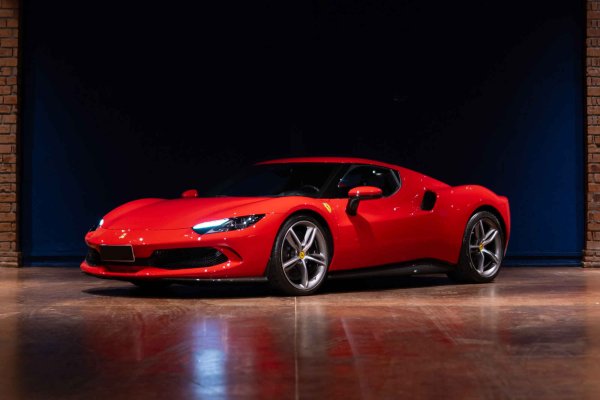 Ferrari 296 GTB Rood