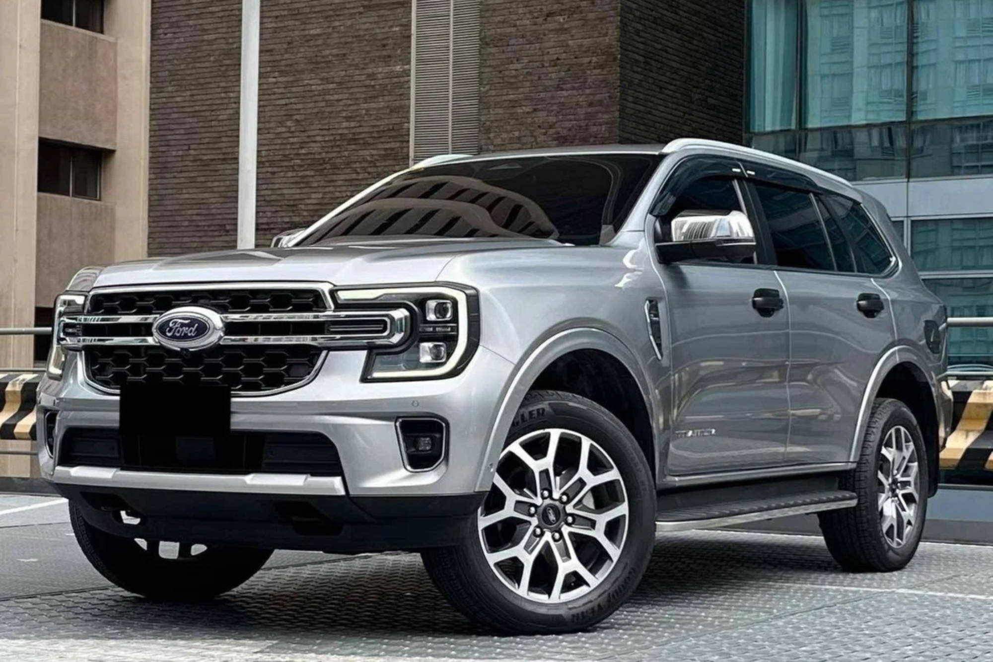 Ford Gris Everest