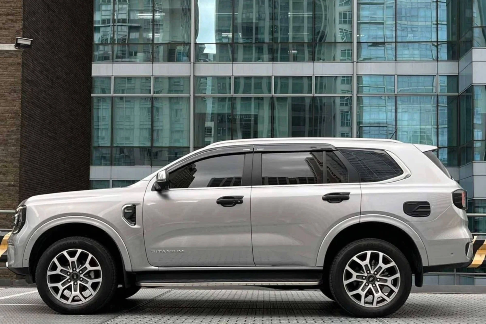Ford Everest Grey