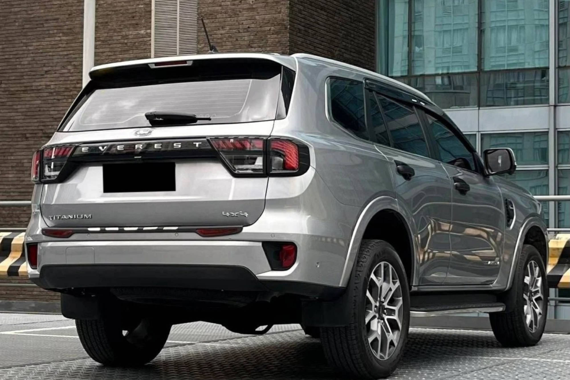 Ford Gris Everest