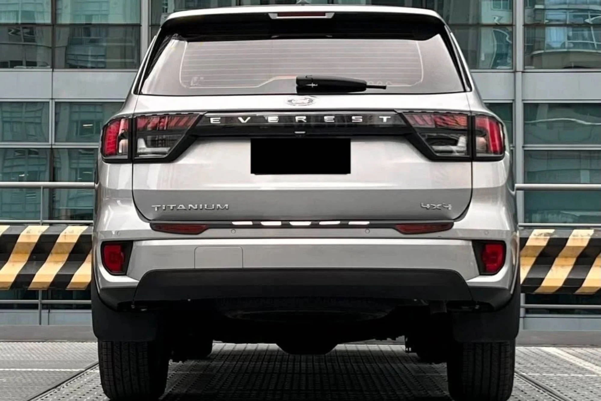 Ford אפור אוורסט